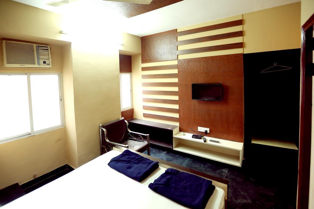 Central Guest House Kolkata Bagian luar foto