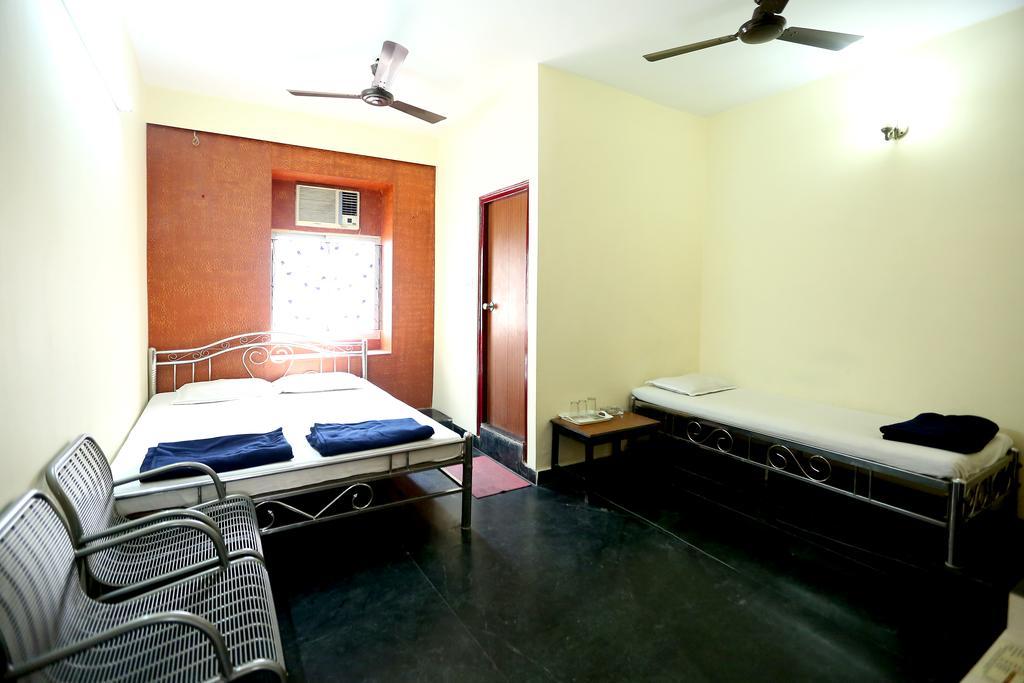Central Guest House Kolkata Bagian luar foto