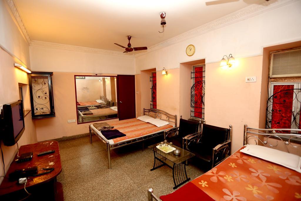 Central Guest House Kolkata Bagian luar foto