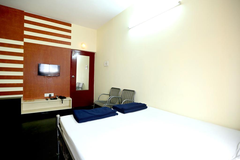 Central Guest House Kolkata Bagian luar foto