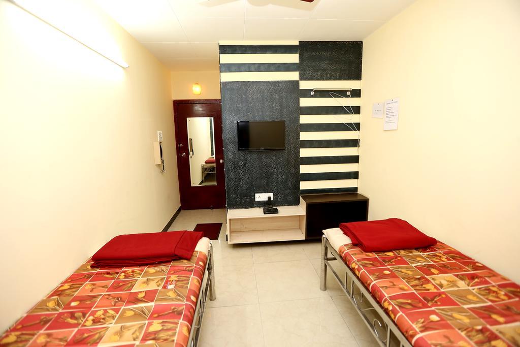 Central Guest House Kolkata Bagian luar foto