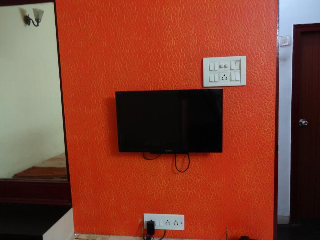 Central Guest House Kolkata Bagian luar foto