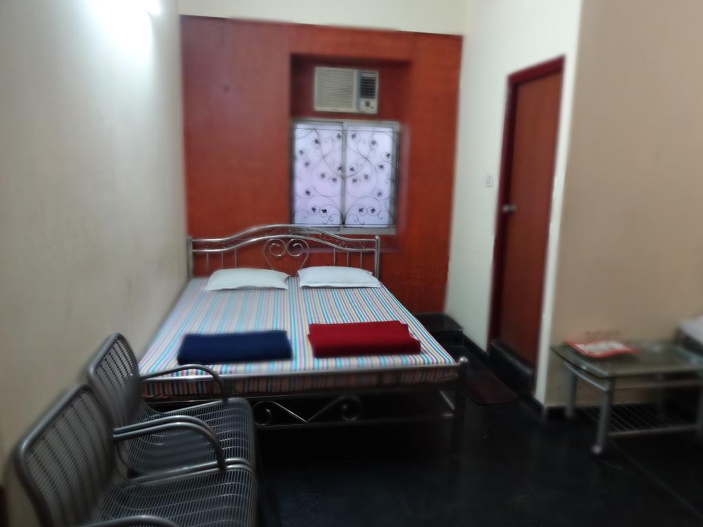 Central Guest House Kolkata Bagian luar foto