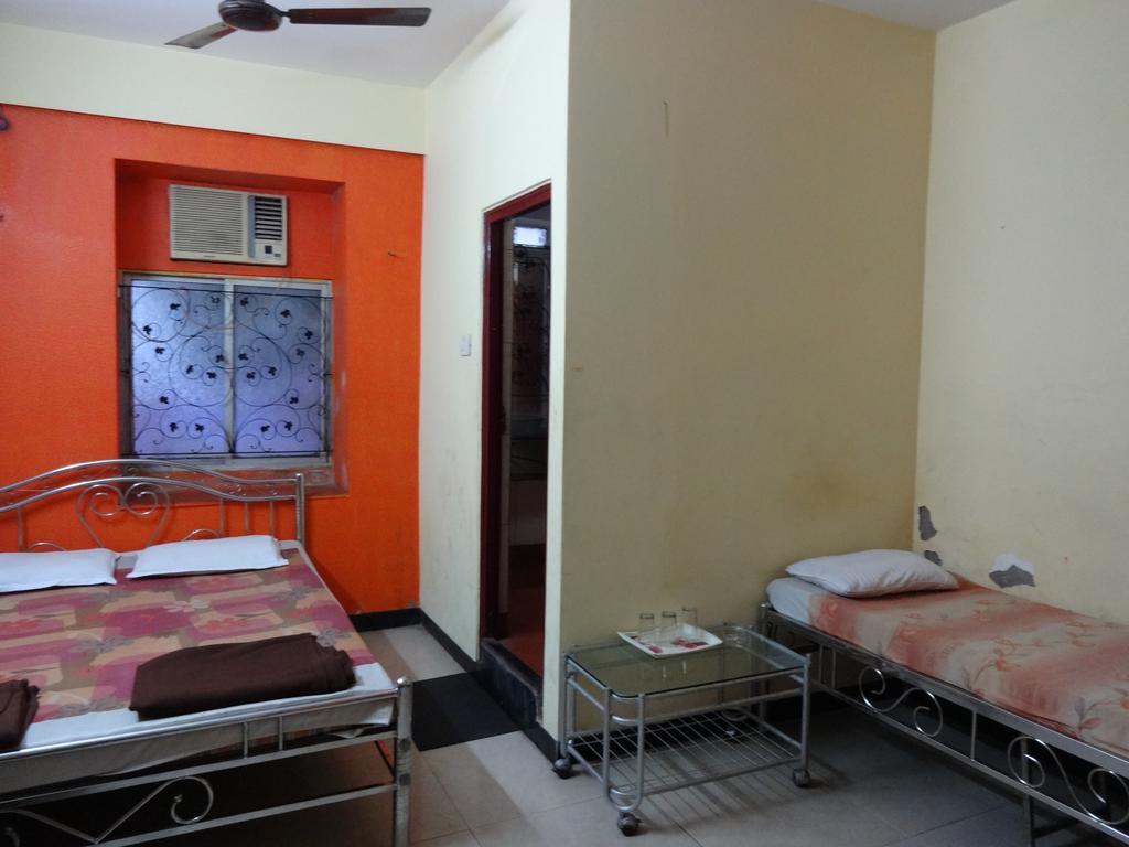 Central Guest House Kolkata Bagian luar foto