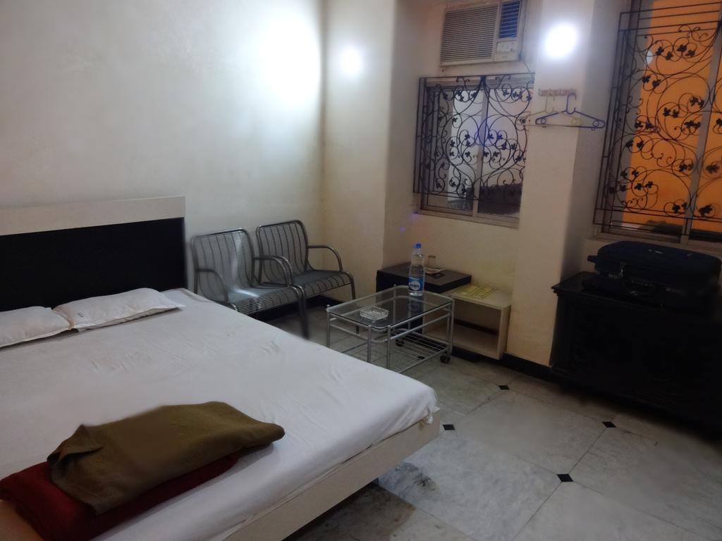 Central Guest House Kolkata Bagian luar foto